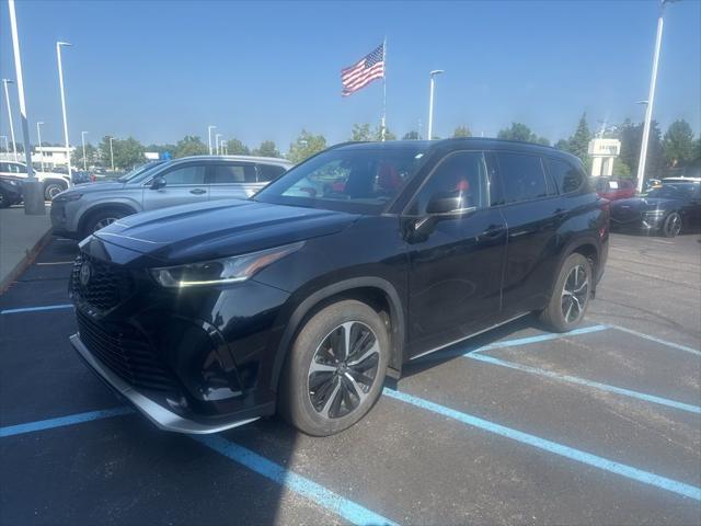 used 2022 Toyota Highlander car, priced at $40,900