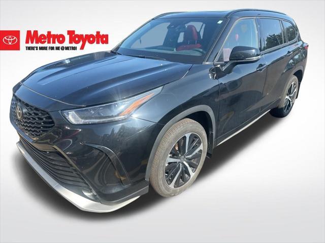 used 2022 Toyota Highlander car, priced at $40,900
