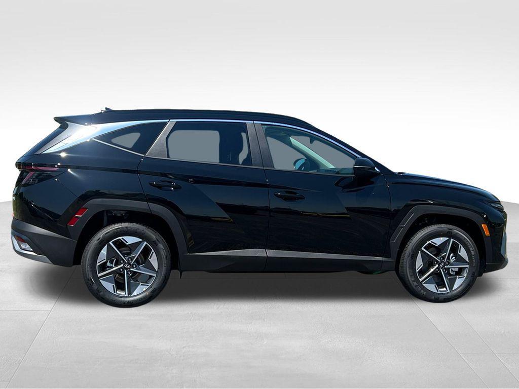 new 2025 Hyundai TUCSON Hybrid car, priced at $32,600