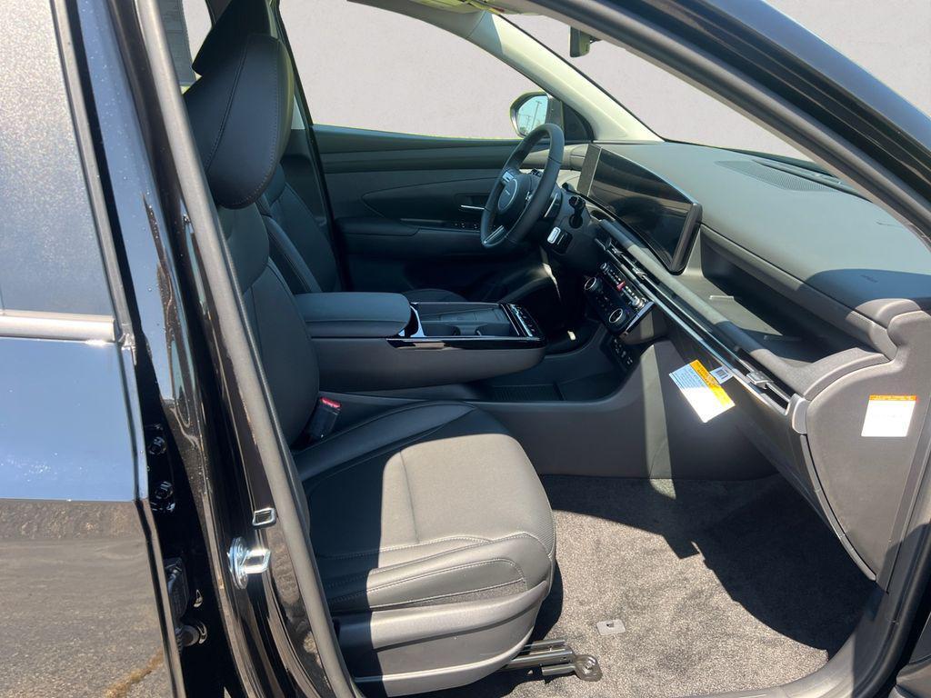 new 2025 Hyundai TUCSON Hybrid car, priced at $32,600