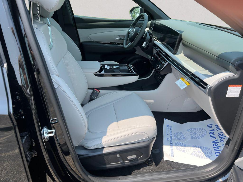 new 2025 Hyundai TUCSON Hybrid car, priced at $36,662