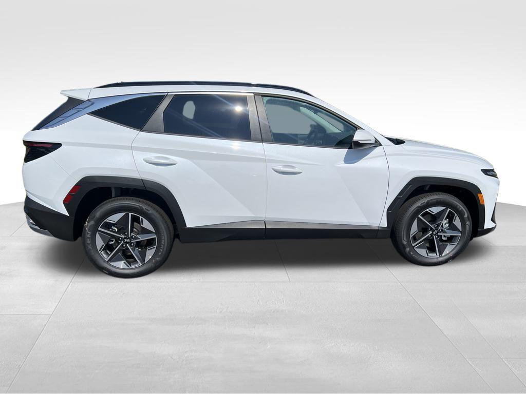 new 2025 Hyundai TUCSON Hybrid car, priced at $33,020