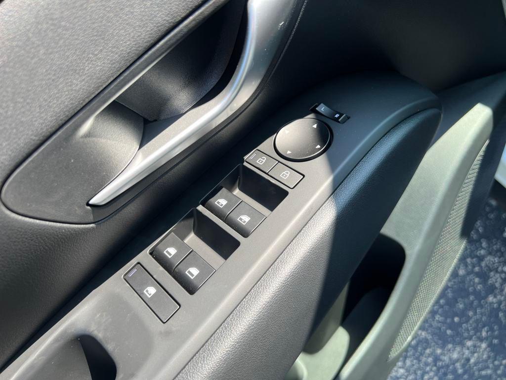 new 2025 Hyundai TUCSON Hybrid car, priced at $33,020