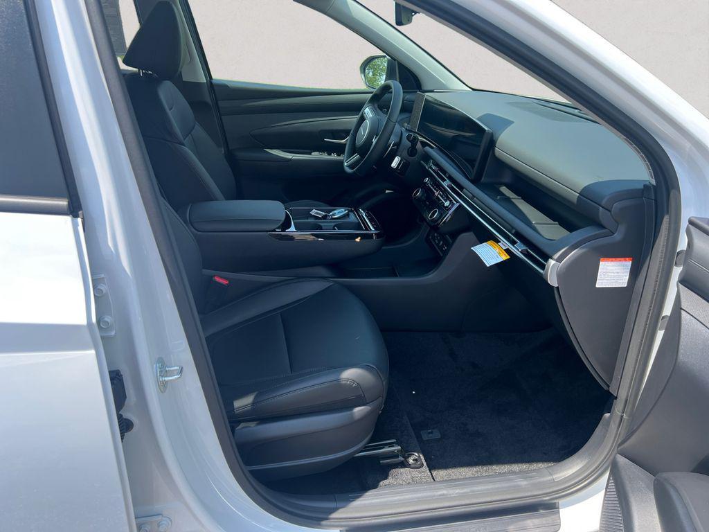 new 2025 Hyundai TUCSON Hybrid car, priced at $33,020