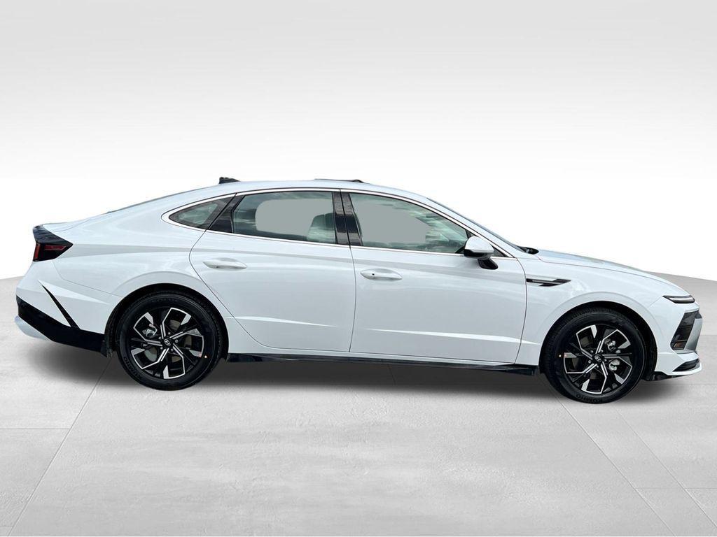 new 2025 Hyundai Sonata car, priced at $25,174