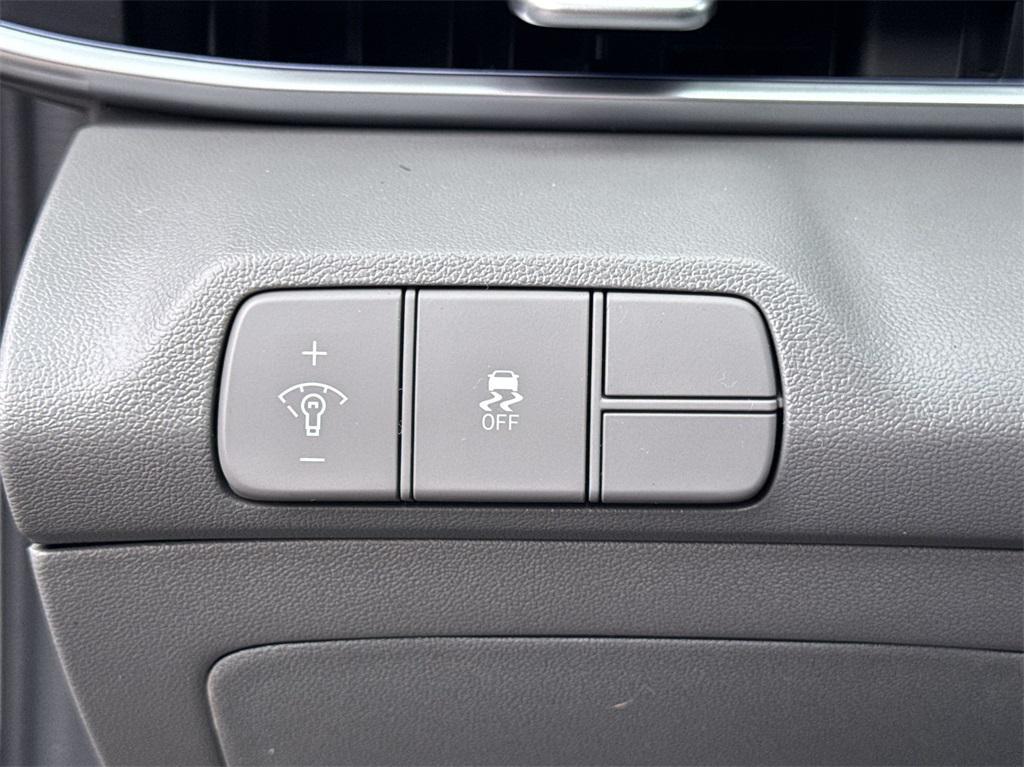 new 2025 Hyundai Elantra car, priced at $23,743