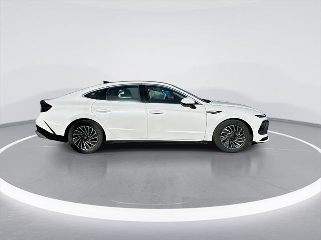 new 2025 Hyundai Sonata Hybrid car, priced at $38,695