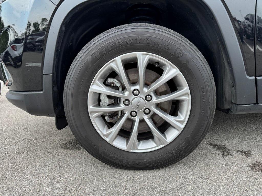 used 2022 Jeep Cherokee car, priced at $22,944