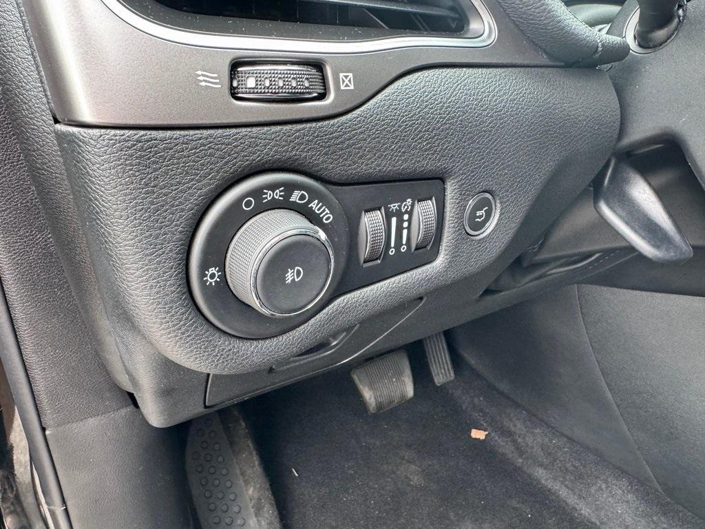 used 2022 Jeep Cherokee car, priced at $22,944