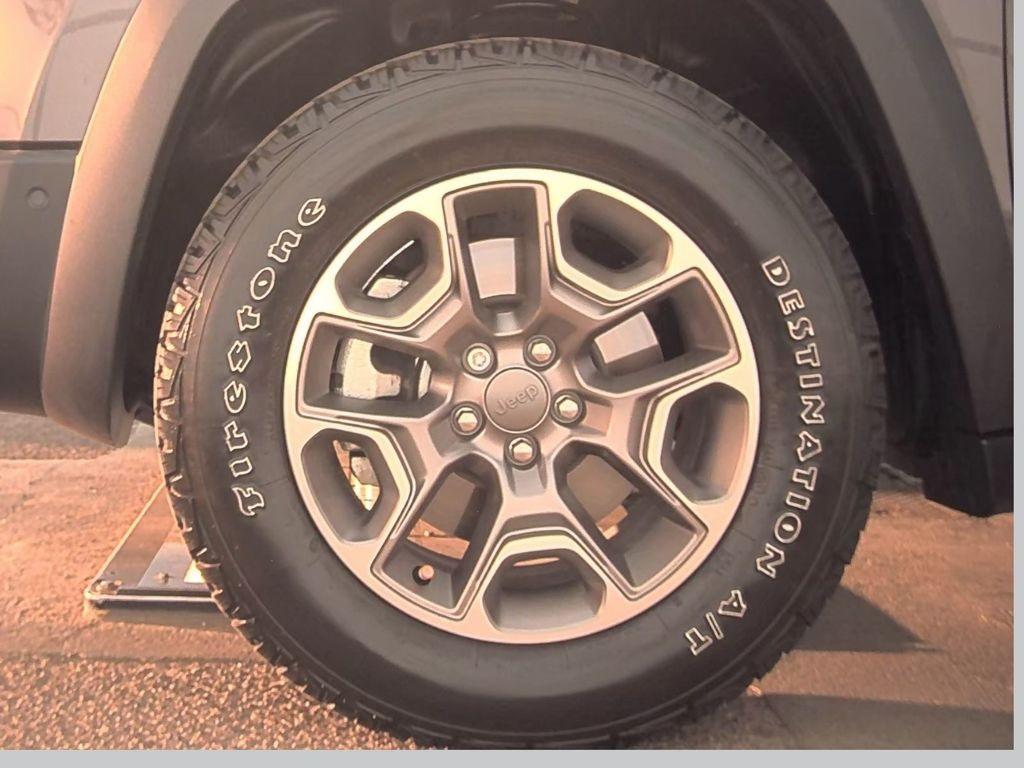 used 2022 Jeep Cherokee car