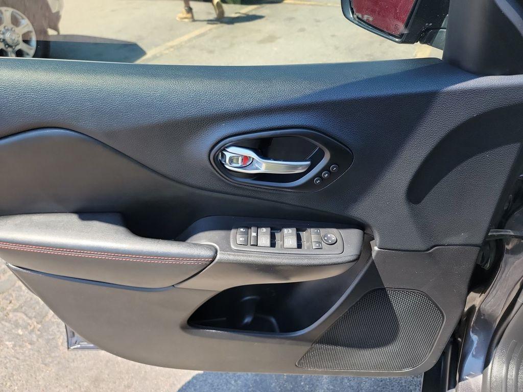 used 2022 Jeep Cherokee car