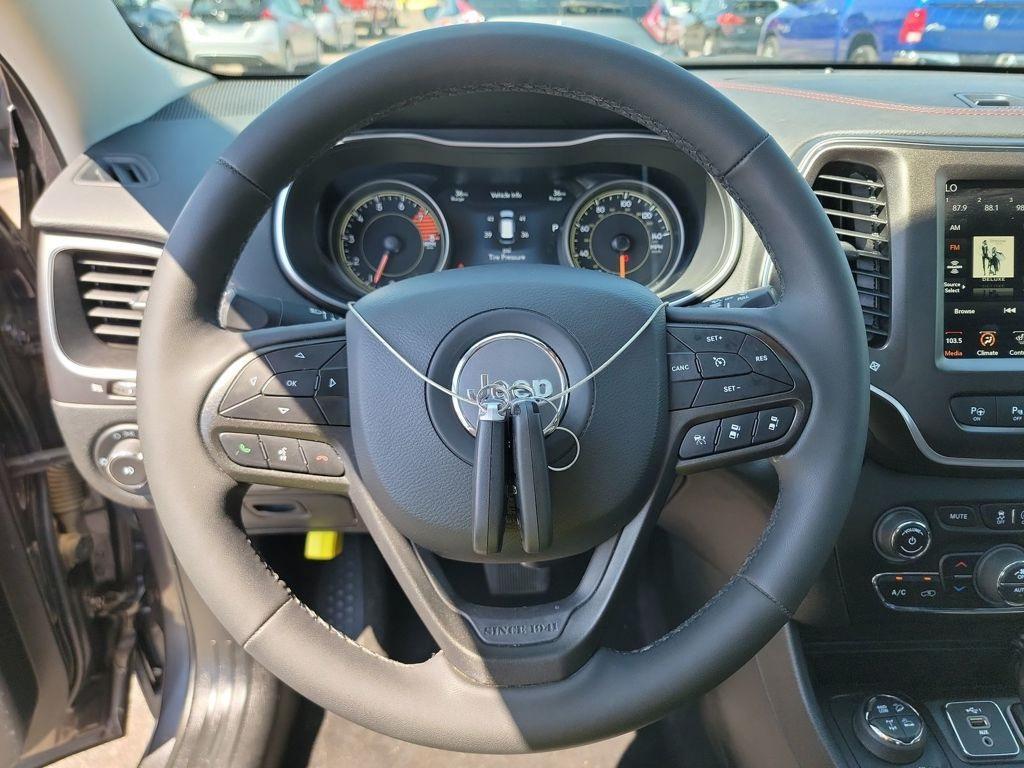 used 2022 Jeep Cherokee car
