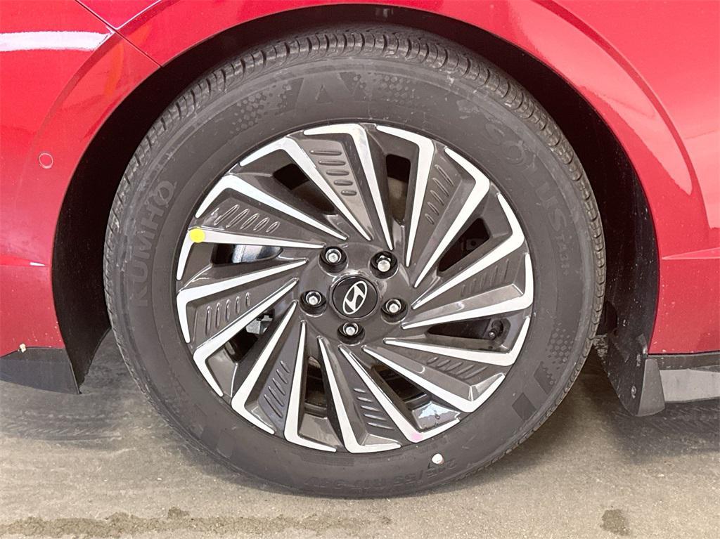 new 2025 Hyundai Sonata Hybrid car, priced at $37,184