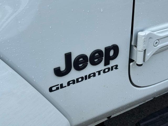 used 2022 Jeep Gladiator car, priced at $32,994