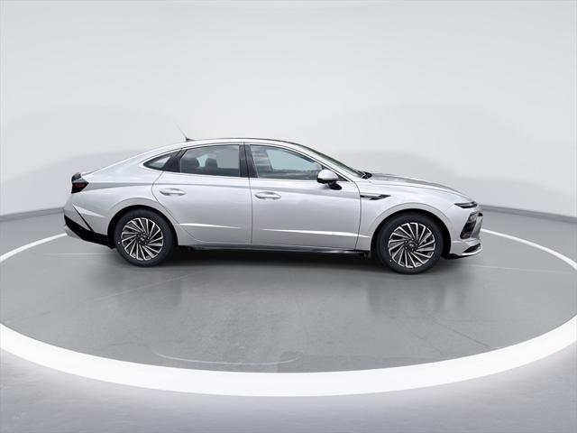 new 2025 Hyundai Sonata Hybrid car, priced at $37,053
