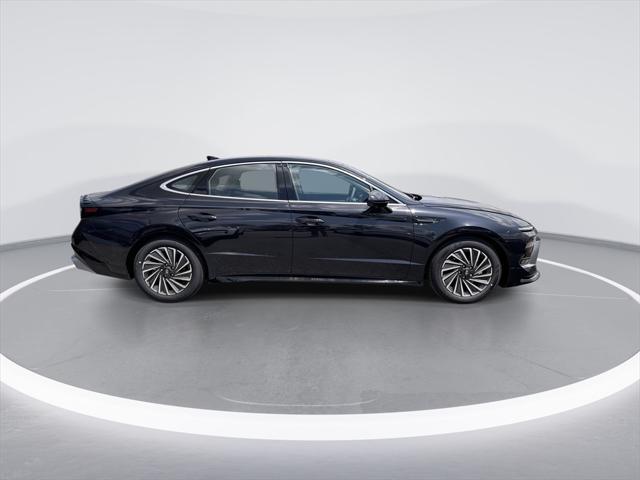 new 2025 Hyundai Sonata Hybrid car, priced at $37,053