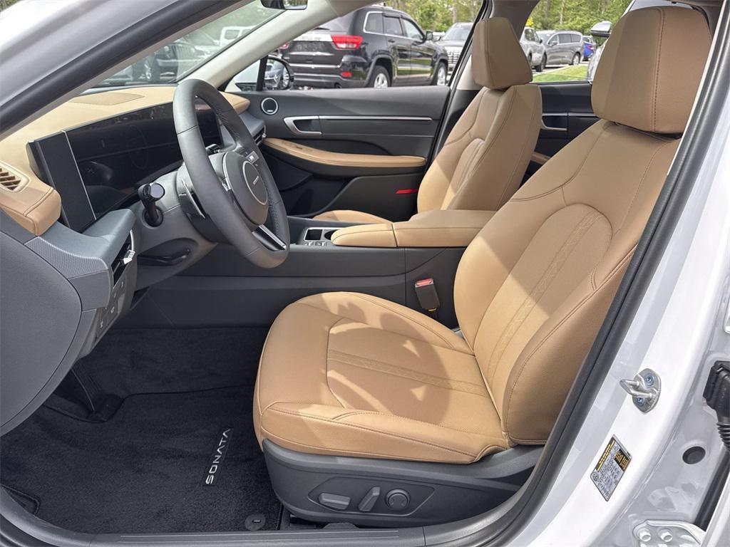 new 2025 Hyundai Sonata Hybrid car, priced at $37,499
