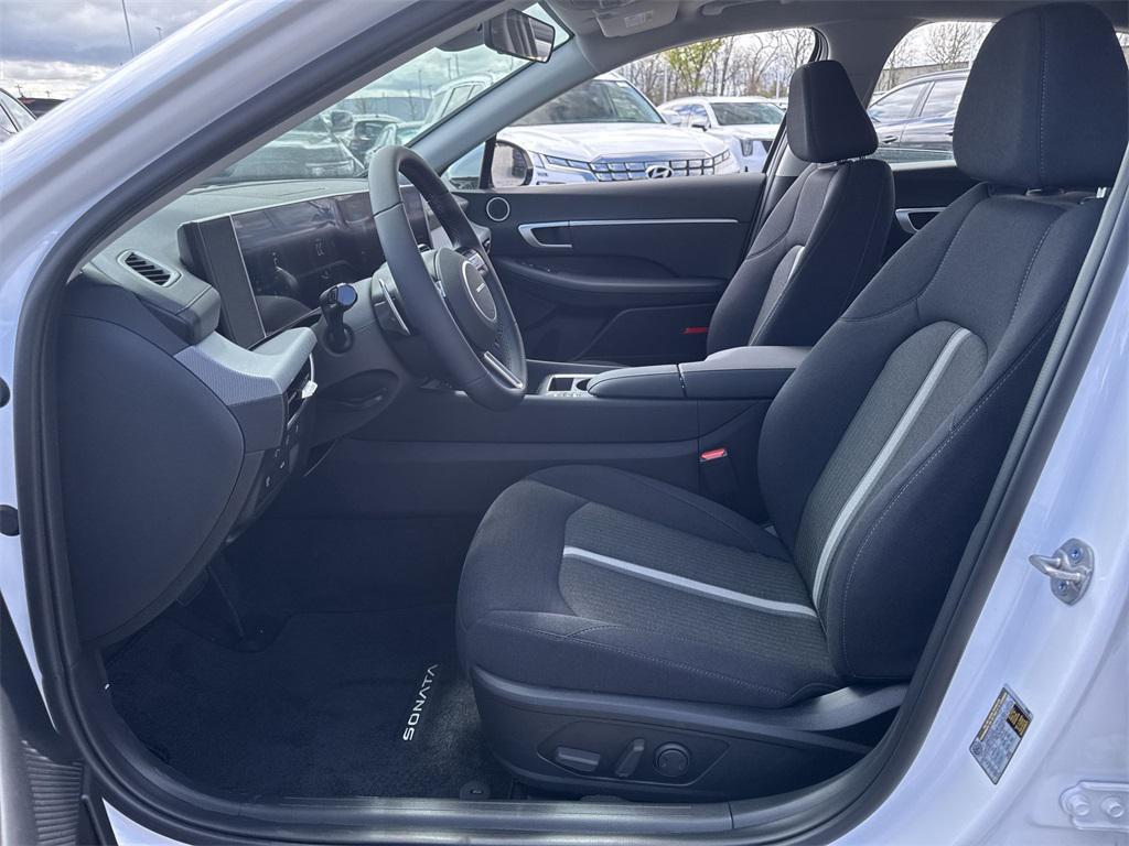new 2025 Hyundai Sonata Hybrid car, priced at $28,431