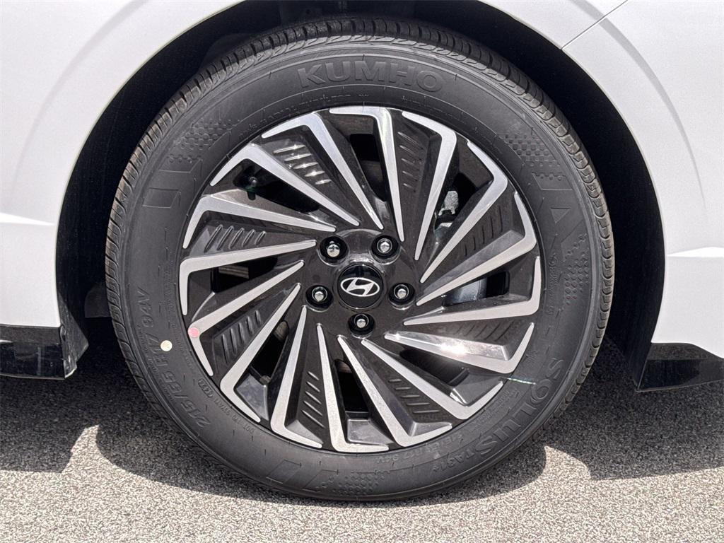 new 2025 Hyundai Sonata Hybrid car, priced at $28,431