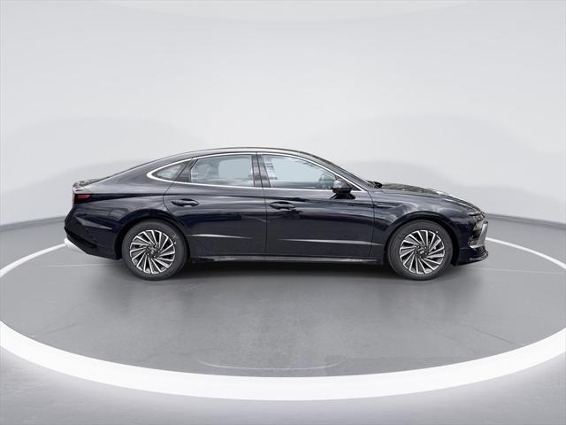 new 2025 Hyundai Sonata Hybrid car, priced at $37,254