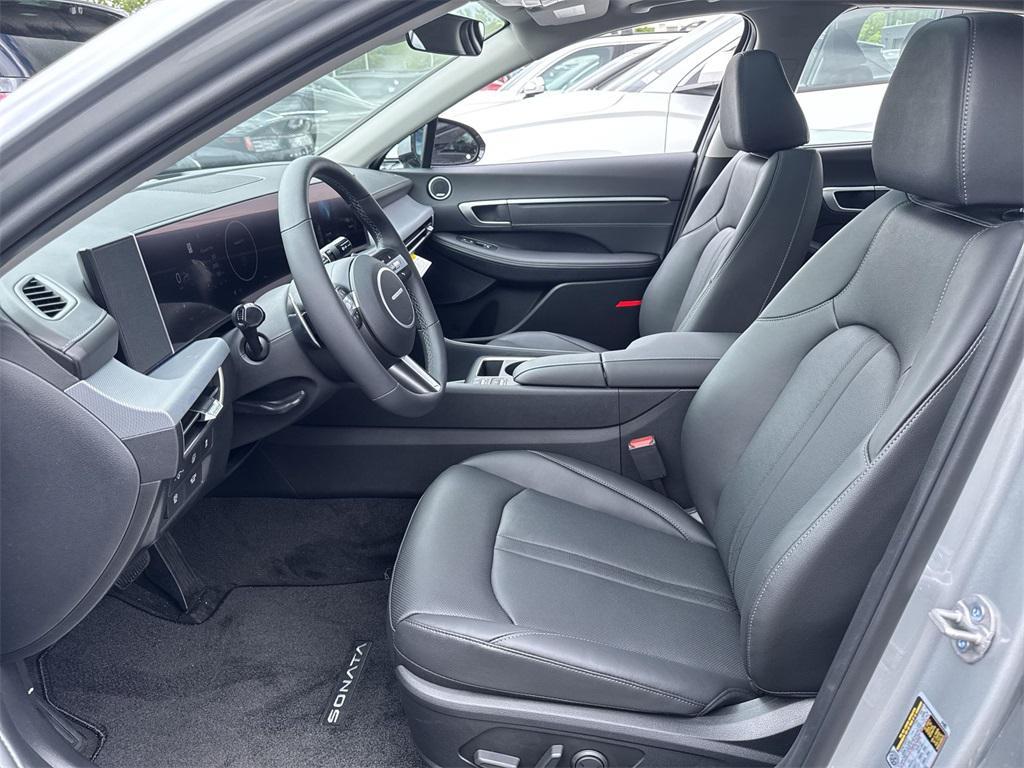 new 2025 Hyundai Sonata Hybrid car, priced at $34,042