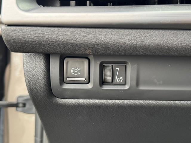 used 2024 Cadillac XT4 car, priced at $38,994