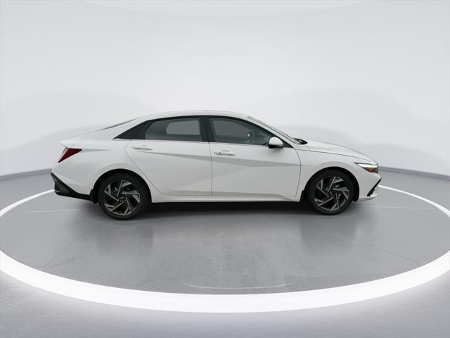 new 2024 Hyundai Elantra car, priced at $23,679