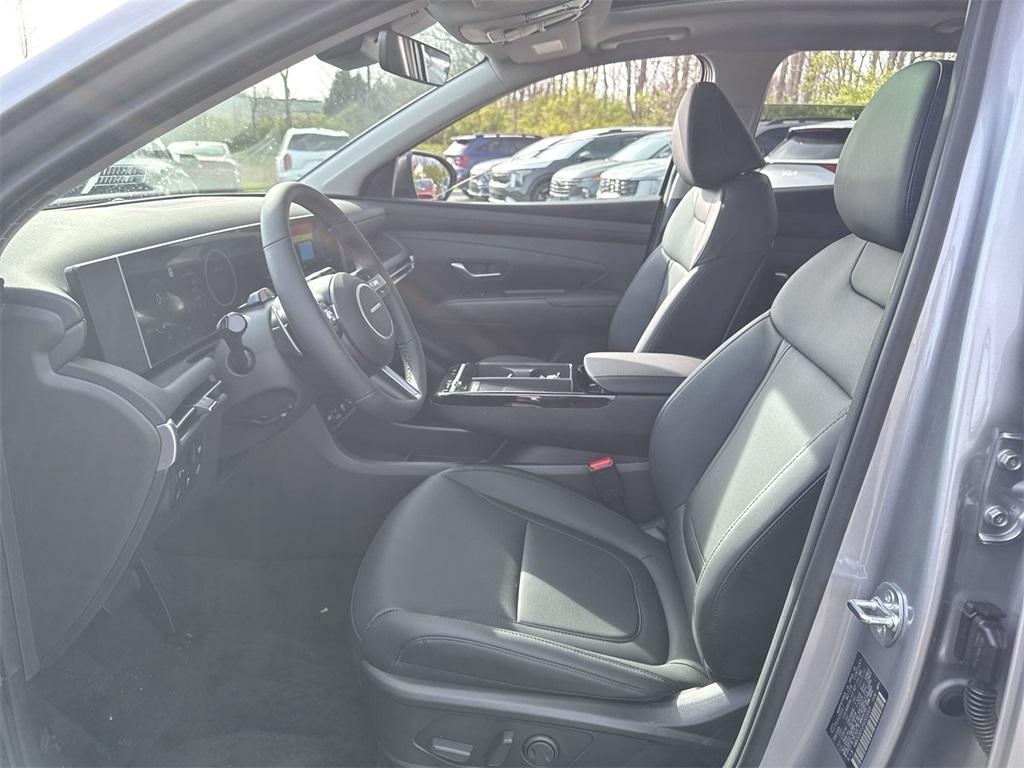 new 2025 Hyundai TUCSON Hybrid car, priced at $37,581
