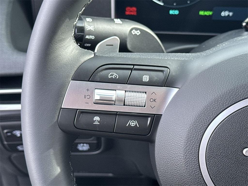 new 2025 Hyundai TUCSON Hybrid car, priced at $37,581