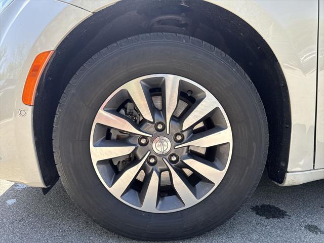 used 2020 Chrysler Pacifica Hybrid car, priced at $20,994