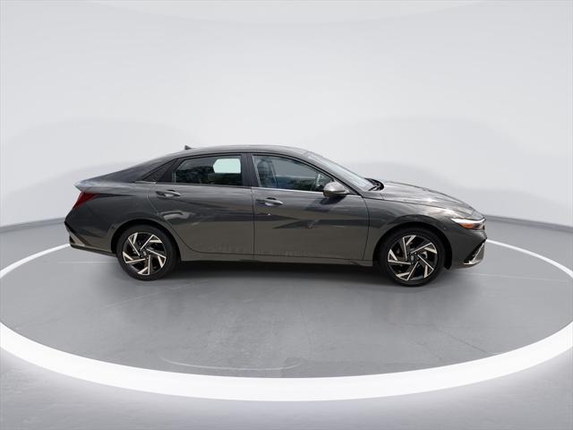 new 2025 Hyundai Elantra car, priced at $25,543