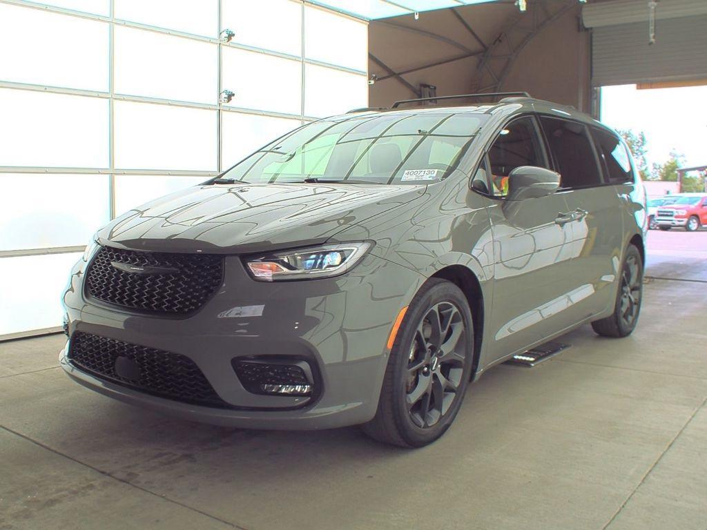 used 2022 Chrysler Pacifica car