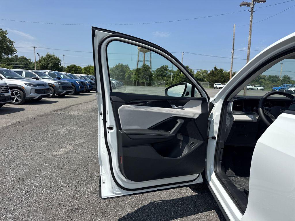 new 2025 Volkswagen Tiguan car, priced at $34,011