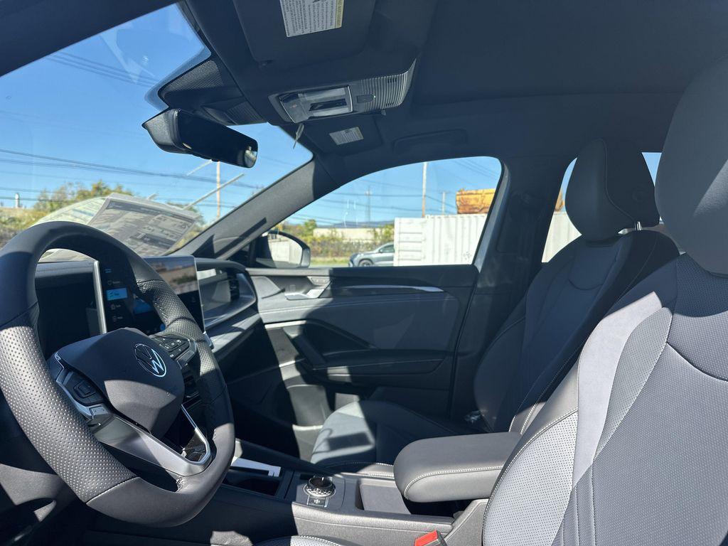 new 2025 Volkswagen Tiguan car, priced at $37,702