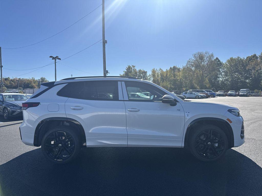 new 2025 Volkswagen Tiguan car, priced at $37,702