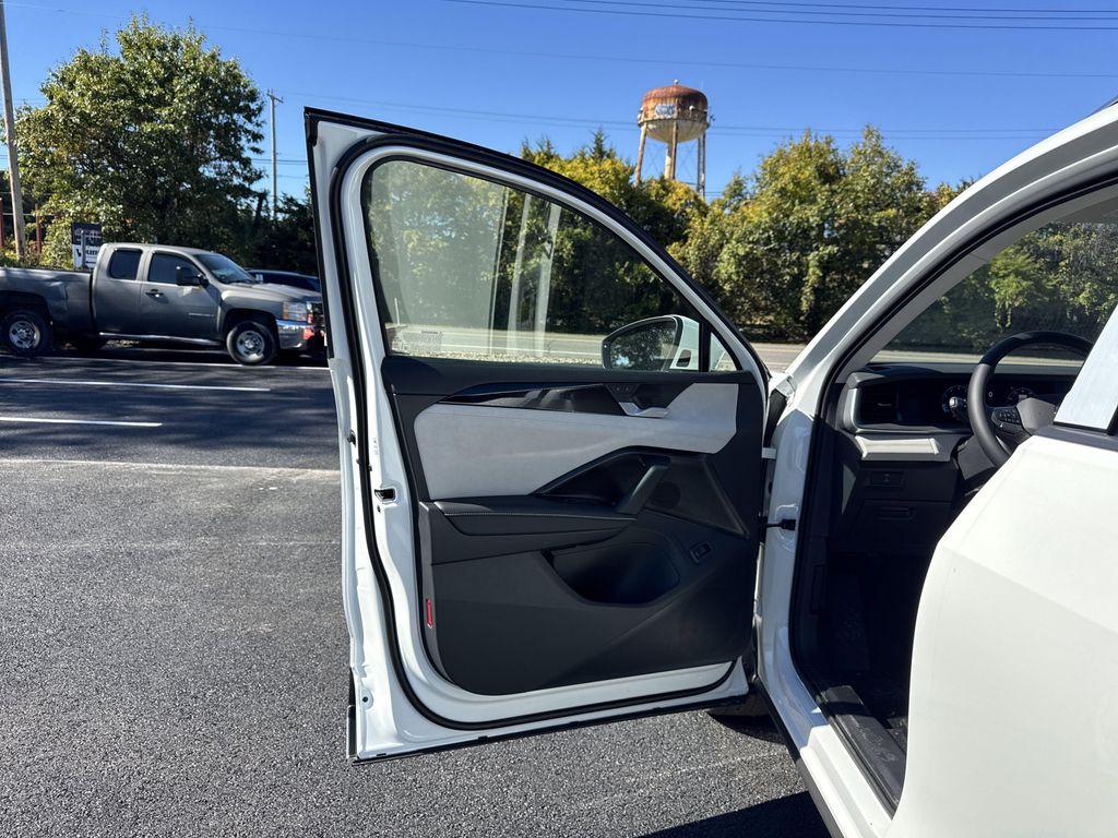 new 2025 Volkswagen Tiguan car, priced at $35,287