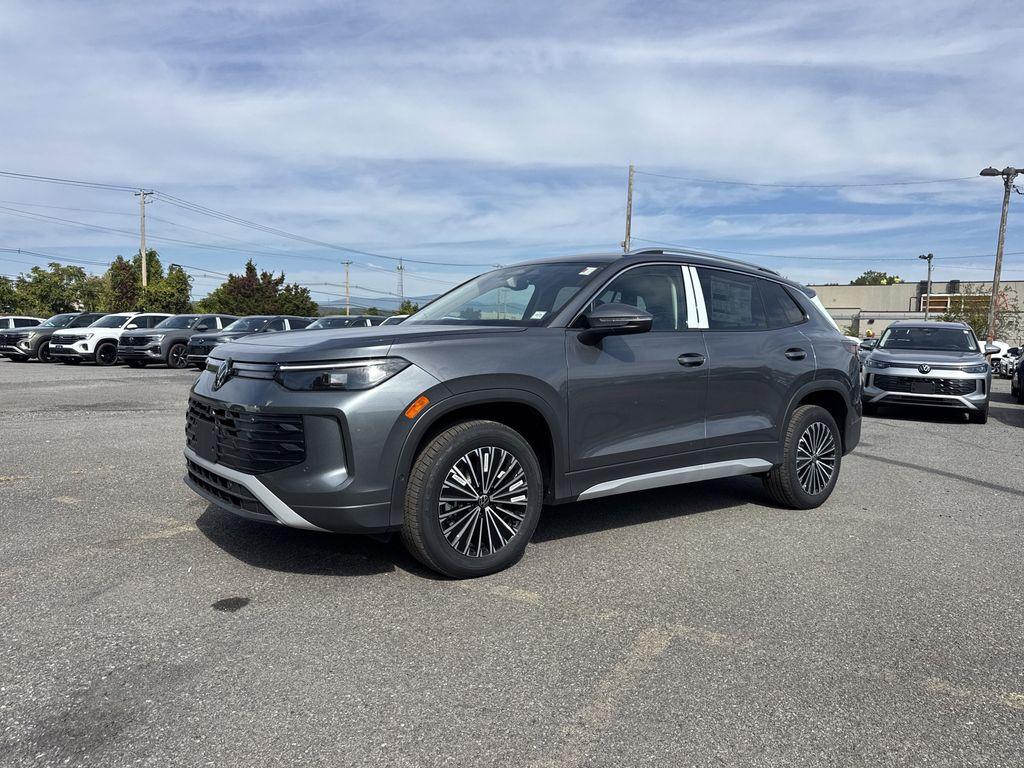 new 2025 Volkswagen Tiguan car, priced at $31,182