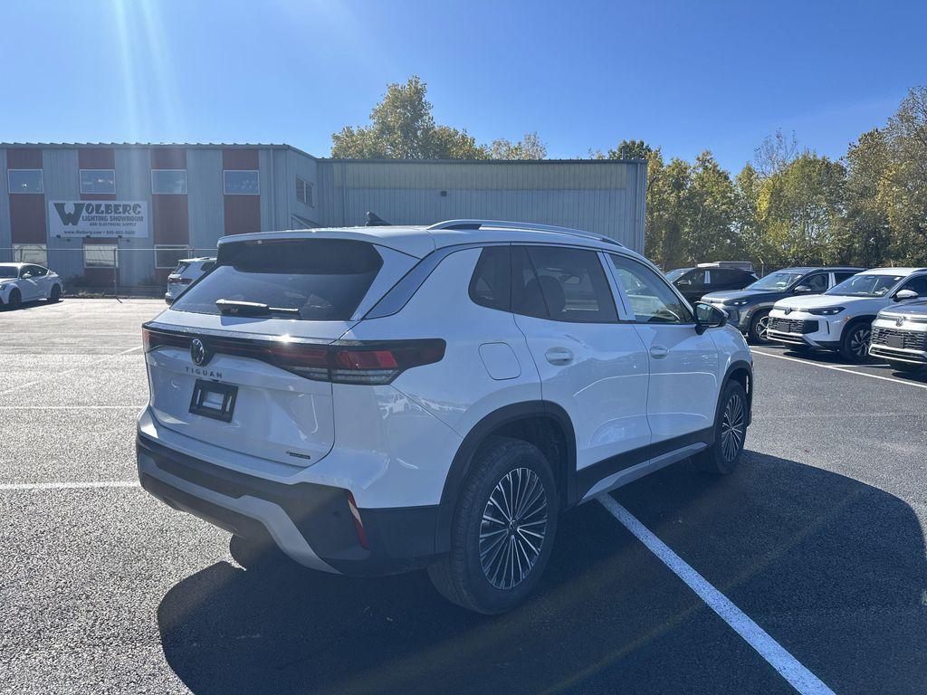 new 2025 Volkswagen Tiguan car, priced at $30,886