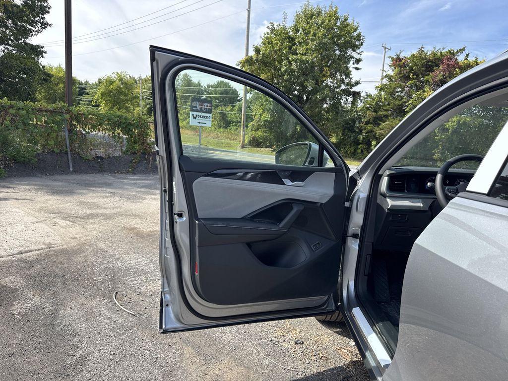 new 2025 Volkswagen Tiguan car, priced at $34,882