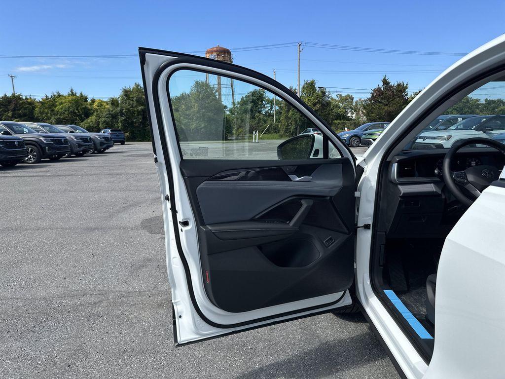 new 2025 Volkswagen Tiguan car, priced at $36,030