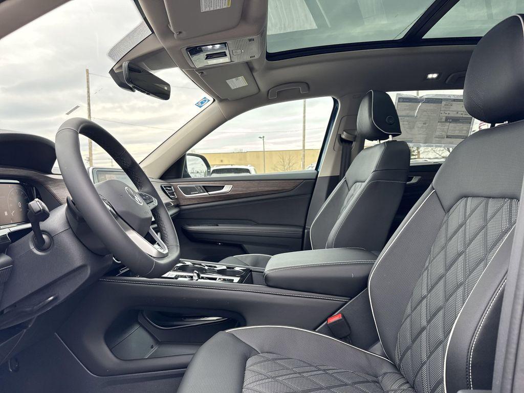 new 2025 Volkswagen Atlas car, priced at $50,636