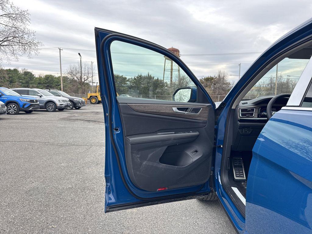 new 2025 Volkswagen Atlas car, priced at $50,636