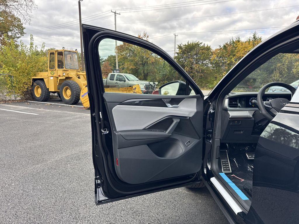 new 2025 Volkswagen Tiguan car, priced at $37,247