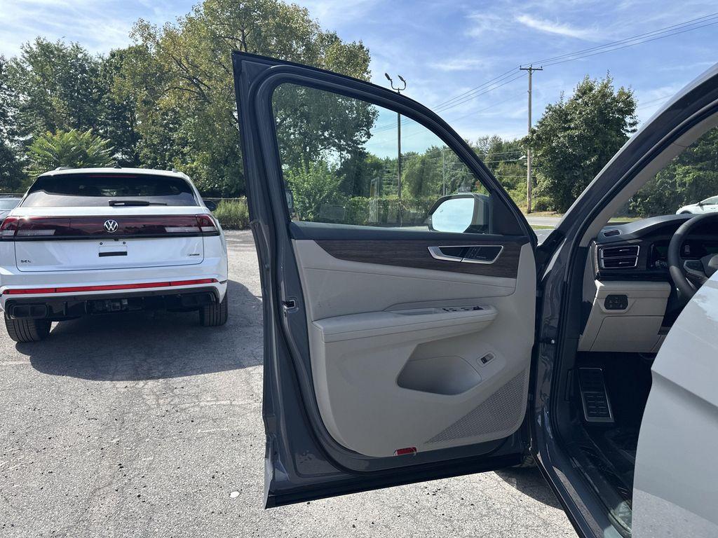new 2026 Volkswagen Atlas car, priced at $56,812