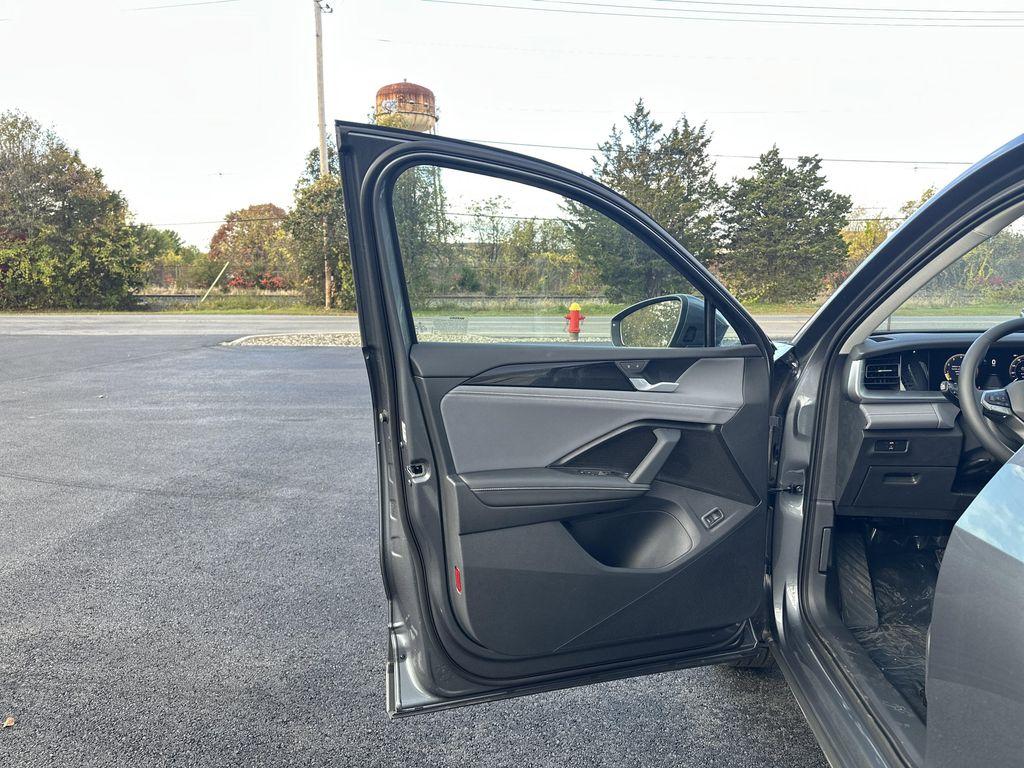 new 2025 Volkswagen Tiguan car, priced at $34,576