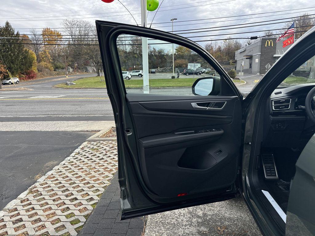 new 2026 Volkswagen Atlas Cross Sport car, priced at $53,481