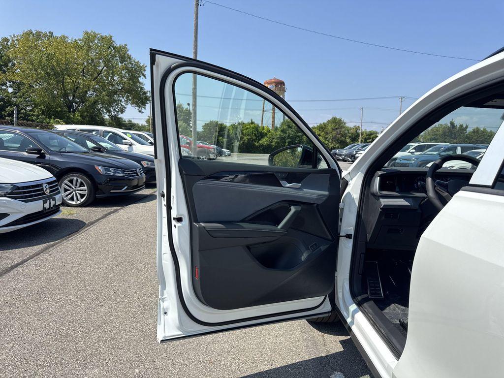 new 2025 Volkswagen Tiguan car, priced at $37,286