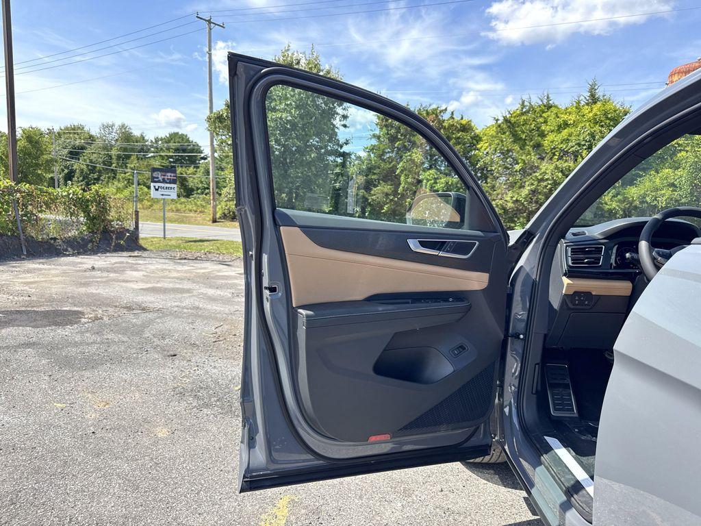new 2026 Volkswagen Atlas Cross Sport car, priced at $51,375