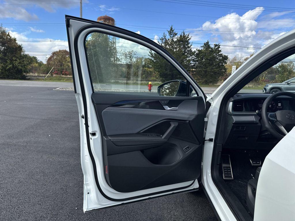 new 2025 Volkswagen Tiguan car, priced at $37,176