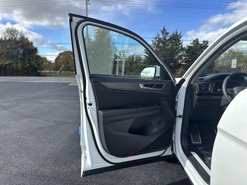 new 2026 Volkswagen Atlas car, priced at $54,703